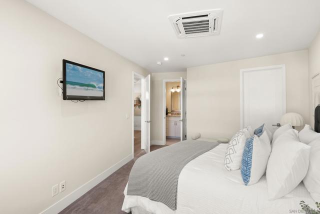 249 Playa Del Norte, La Jolla CA: https://media.crmls.org/mediaz/bc3ec382-6ee0-4b79-a449-1cfb66f6a2ec.jpg