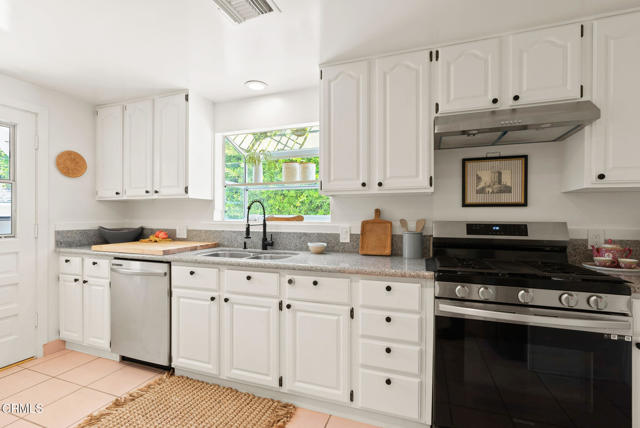 2376 Monte Vista Street, Pasadena CA: https://media.crmls.org/mediaz/bc3f4f8f-5453-4792-a7f6-93da5b0d7d54.jpg