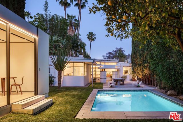 947 N Martel Avenue, Los Angeles CA: https://media.crmls.org/mediaz/bc3f6a99-147d-4b8a-9e7a-33f2f8883590.jpg