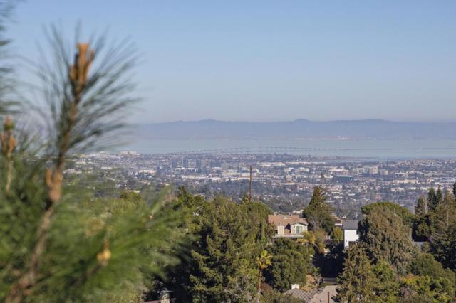 560 California Way, Woodside CA: https://media.crmls.org/mediaz/bc3fa6f0-4f4e-4d41-a963-8eaafdbd7f69.jpg