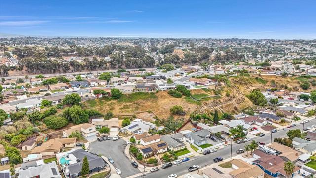 1629 primera Street, Lemon Grove CA: https://media.crmls.org/mediaz/bc4009c7-8eb4-45d0-8983-4e47c28122b7.jpg