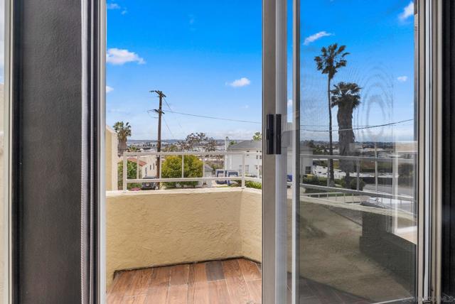 3535 Columbia St, San Diego CA: https://media.crmls.org/mediaz/bc407c03-971e-4f5c-a806-b7a1fc9fa2af.jpg