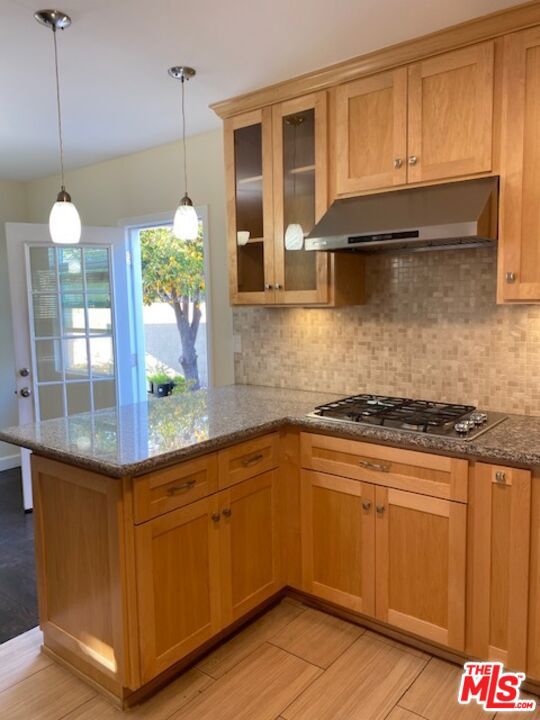 10937 Fairbanks Way, Culver City CA: https://media.crmls.org/mediaz/bc409da9-0f6e-48c3-b1a1-0cc6f4e6cf20.jpg