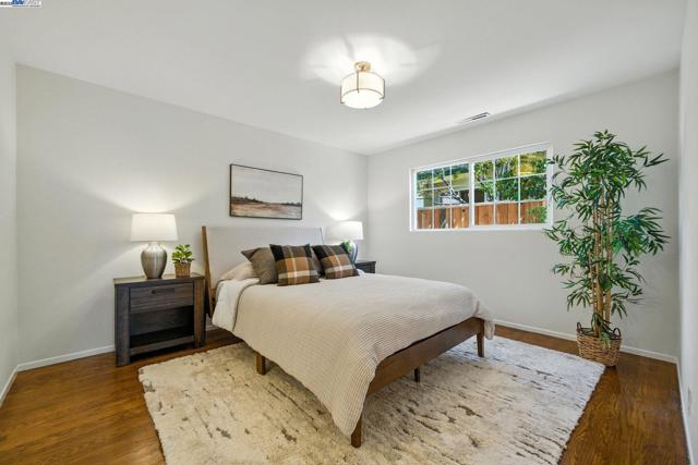 420 Camden Rd, Alameda CA: https://media.crmls.org/mediaz/bc40b7fc-3362-4a67-aa7f-914ed8f0175e.jpg