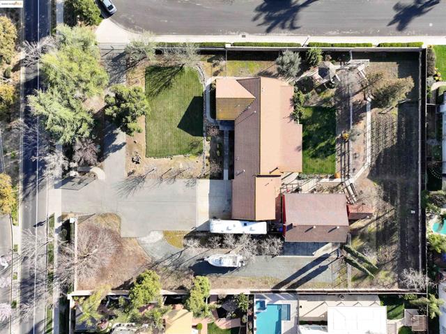 3215 Ohara Ave, Brentwood CA: https://media.crmls.org/mediaz/bc412355-5c18-4e89-95fd-cc98df7426ac.jpg