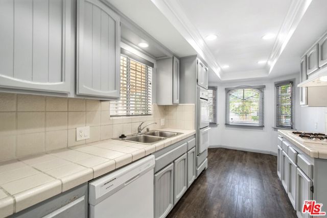 1558 Ellsmere Avenue, Los Angeles CA: https://media.crmls.org/mediaz/bc413446-2ae2-41ab-a79d-786a6f7eb8bd.jpg