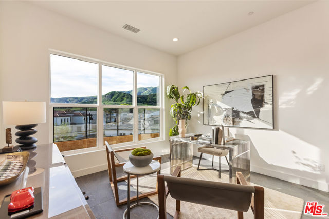20668 W Hummingbird Court, Porter Ranch CA: https://media.crmls.org/mediaz/bc41aaec-0712-4f45-a8c4-037914085dfd.jpg