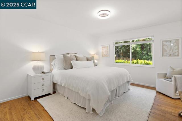 180 Ivy Drive, Orinda CA: https://media.crmls.org/mediaz/bc41c213-6212-4078-bf5b-14a24740c84f.jpg