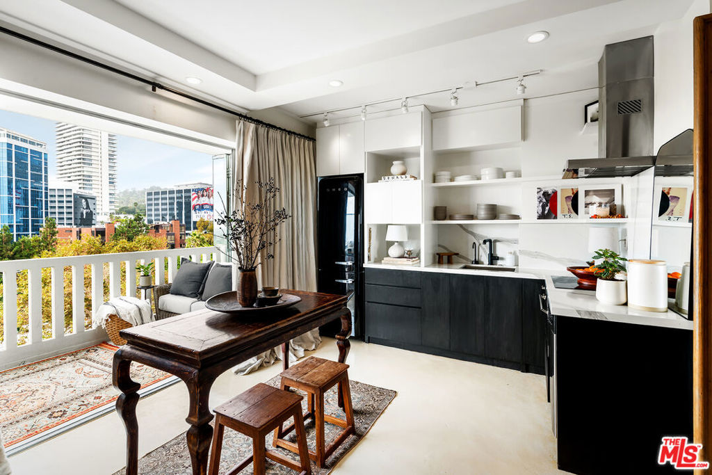 999 N Doheny Drive #811