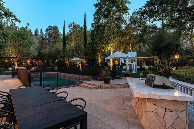 4548 Valley Spring Drive, Westlake Village CA: https://media.crmls.org/mediaz/bc42d6f0-a387-47ed-ba9d-36e897a986fb.jpg