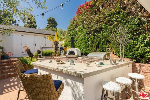 2324 N Vermont Avenue, Los Angeles CA: https://media.crmls.org/mediaz/bc42fa7c-01bb-429c-a865-6a03a6619b32.jpg