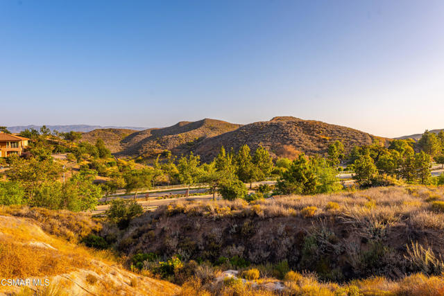 4221 Goldstone Lane, Simi Valley CA: https://media.crmls.org/mediaz/bc43eeb3-79ce-446d-b5c6-7cd7b9aca0d8.jpg
