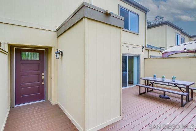 10565 Caminito Basswood, San Diego CA: https://media.crmls.org/mediaz/bc449947-de42-497c-ac99-457fb476fb04.jpg