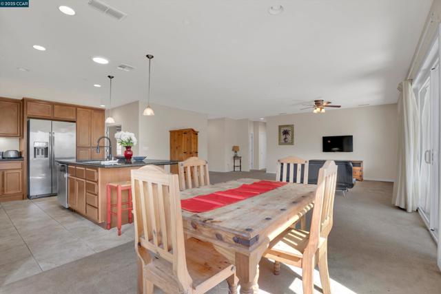 1030 Clear Lake Dr, Oakley CA: https://media.crmls.org/mediaz/bc44b242-d4cd-43e4-baab-bcdae19af233.jpg