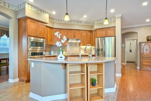 11954 Cypress Valley Drive, San Diego CA: https://media.crmls.org/mediaz/bc44b718-e75d-4eee-9eb3-52b072ba584e.jpg