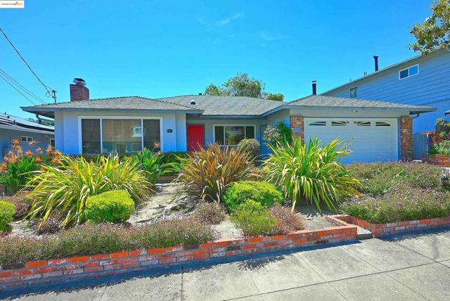 44 Oak Hill Cir, Oakland CA: https://media.crmls.org/mediaz/bc44f1ae-4c69-4e67-930f-0f578dd6e37b.jpg