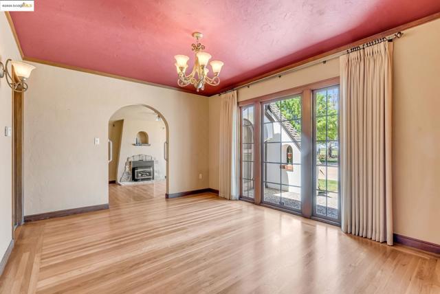 11081 BRENTWOOD BLVD., Brentwood CA: https://media.crmls.org/mediaz/bc4502ac-4065-475c-92de-3f2c309c3bc7.jpg