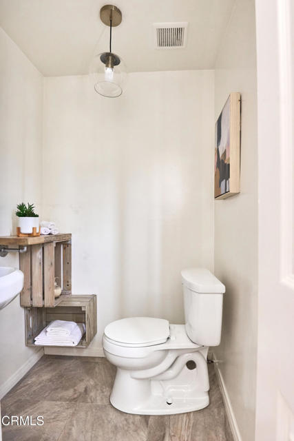 401 Del Norte Street, Los Angeles CA: https://media.crmls.org/mediaz/bc451dc1-ed10-4e67-9e25-d4c15bd93a30.jpg