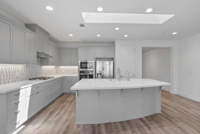 2008 White Oak Drive, Hollister CA: https://media.crmls.org/mediaz/bc452af9-b0bc-4922-843d-94279208e1ff.jpg