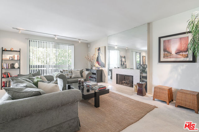 11322 Camarillo Street, 201 photo 8