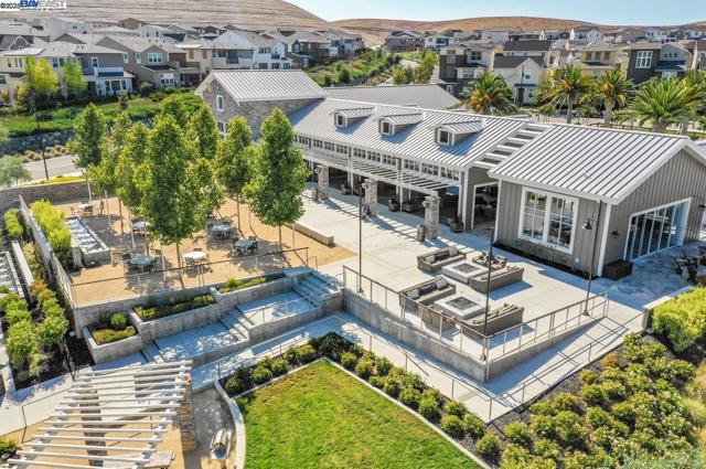4058 Chalk Hill Way, Dublin CA: https://media.crmls.org/mediaz/bc457750-59c2-4533-b993-48ddf05d76ab.jpg