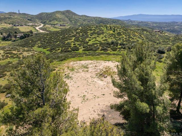 40707 Intrepid Rd, Hemet CA: https://media.crmls.org/mediaz/bc458b47-f2a4-4dd4-b931-9efc6f46a03b.jpg