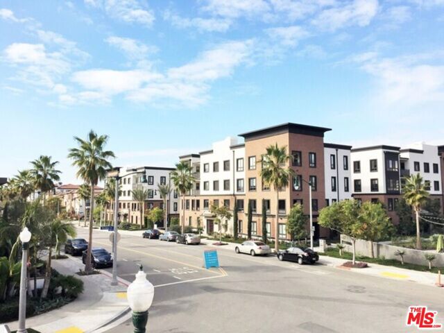 EXTERIOR FRONT/SIDE VIEW