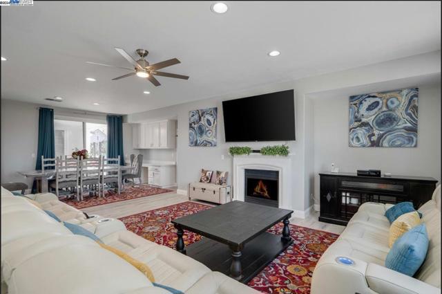 Image 11 of 45 For 871 Emily Ct