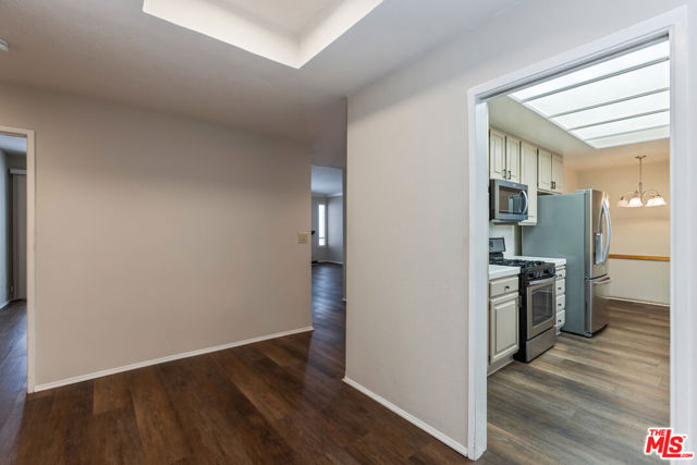 4641 Fulton Avenue, Sherman Oaks CA: https://media.crmls.org/mediaz/bc4773fe-a3c4-4623-89f7-4e7b76cec3d1.jpg