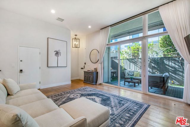 5326 Fairview Boulevard, Los Angeles CA: https://media.crmls.org/mediaz/bc47c3c5-f8f5-40b6-9b59-8fe9f8ca8988.jpg