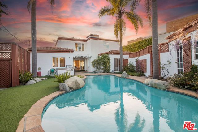 905 Berkeley Street, Santa Monica CA: https://media.crmls.org/mediaz/bc47caeb-f57d-4172-8df0-96d859357c91.jpg