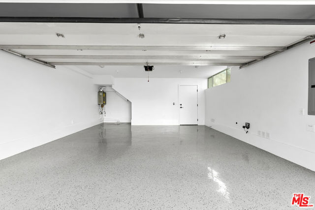421 S Wilton Place, Los Angeles CA: https://media.crmls.org/mediaz/bc47df08-aed9-4268-92a7-014beb9bc78e.jpg