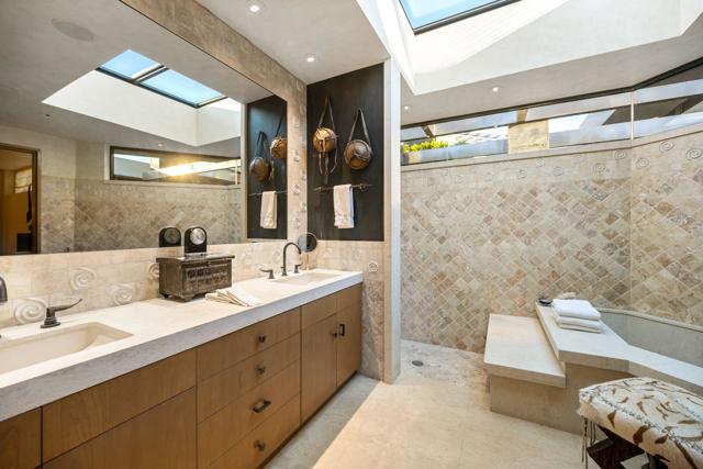 79235 Tom Fazio N Lane, La Quinta CA: https://media.crmls.org/mediaz/bc492eb6-c2cb-4d53-b468-a7dfc36b6788.jpg