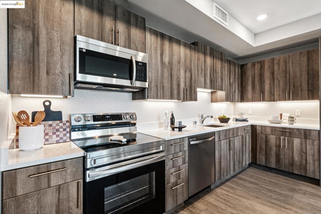 2400 Adeline ST, Oakland CA: https://media.crmls.org/mediaz/bc49325d-d705-4a64-8ab9-3890cf6ef5ee.jpg