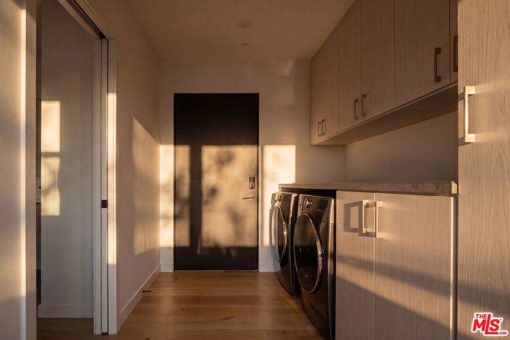 https://media.crmls.org/mediaz/bc49bfed-2b17-4431-b732-697fc7ecce40.jpg?preset=X-Large
