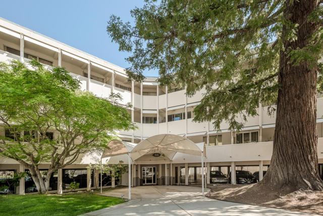 1515 Arc Way, Burlingame CA: https://media.crmls.org/mediaz/bc49f8d5-c626-49cc-a511-250a4abb0e7d.jpg