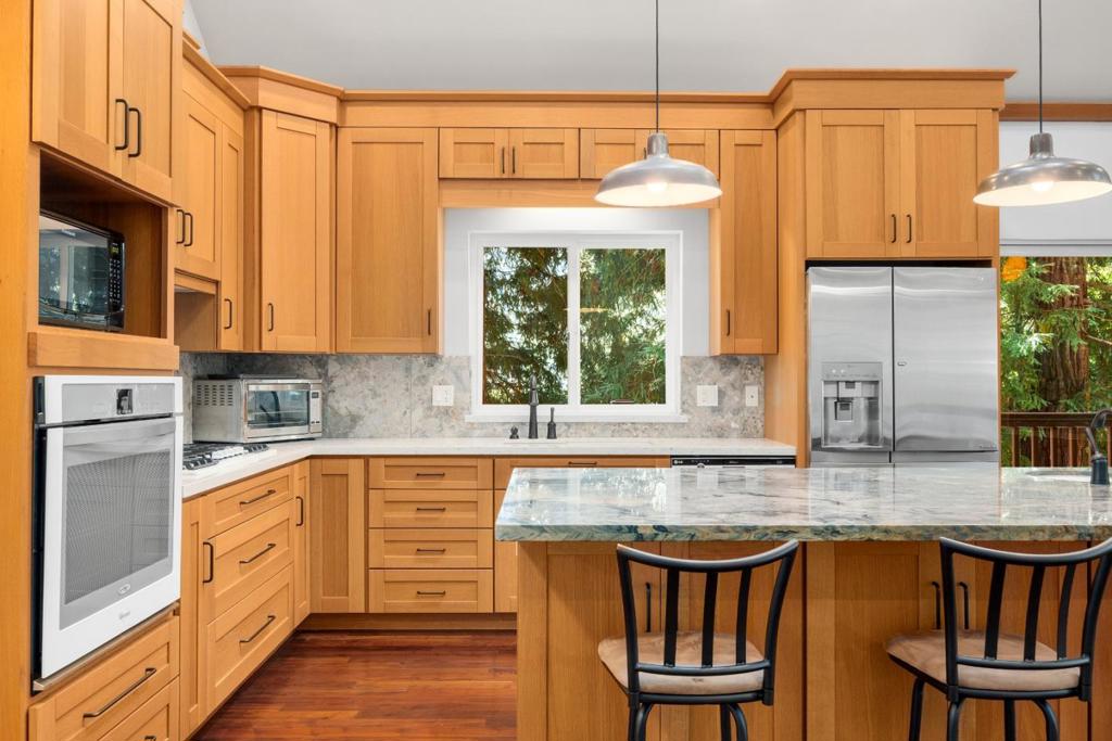 https://media.crmls.org/mediaz/bc4a5181-1081-47df-a990-204a133521a2.jpg?preset=X-Large