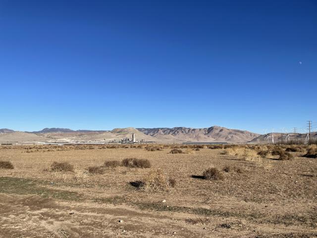 20028 Tehachapi Willow Springs Road, Tehachapi CA: https://media.crmls.org/mediaz/bc4ab120-a896-44ae-a169-bd8e15057641.jpg