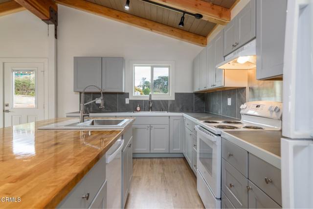 340 Main Street, Point Arena CA: https://media.crmls.org/mediaz/bc4ad248-b0cb-4324-bee1-0a159ef3988c.jpg