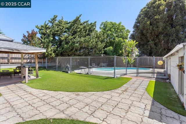 19358 Lake Chabot Rd, Castro Valley CA: https://media.crmls.org/mediaz/bc4addfa-0ba8-49b3-ac75-d810bd3a721a.jpg
