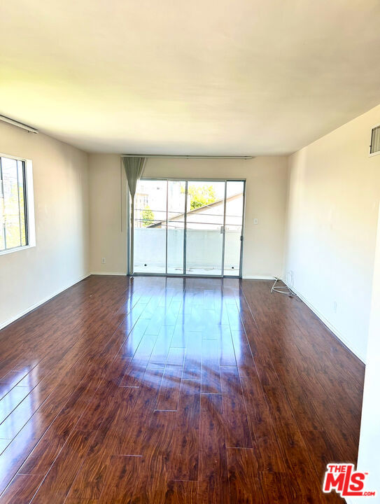 Image 3 for 1440 Reeves St, Los Angeles, CA 90035