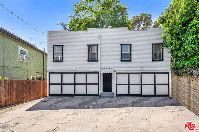 945 N Hilldale Avenue, West Hollywood CA: https://media.crmls.org/mediaz/bc4b05d5-1168-47a1-b0af-7fe90cd30d96.jpg