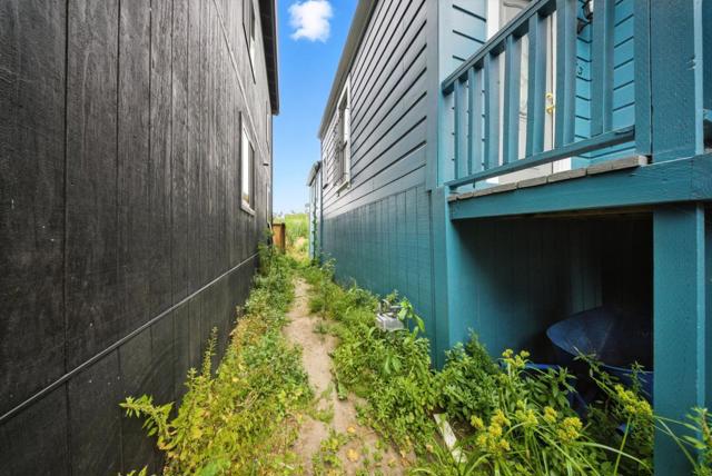 943 26th Street, Oakland CA: https://media.crmls.org/mediaz/bc4b05eb-32f9-4f20-ab96-c9f9171c9834.jpg