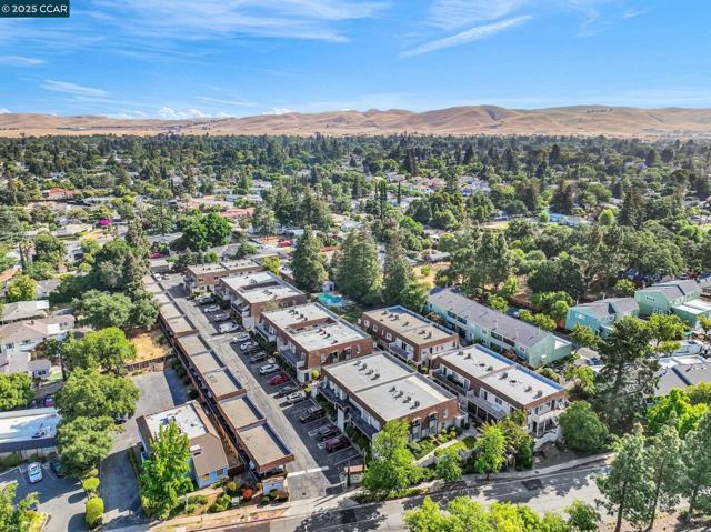 3641 Clayton Rd, Concord CA: https://media.crmls.org/mediaz/bc4bf8ba-1eae-4841-802d-61b3c6e5e7b4.jpg