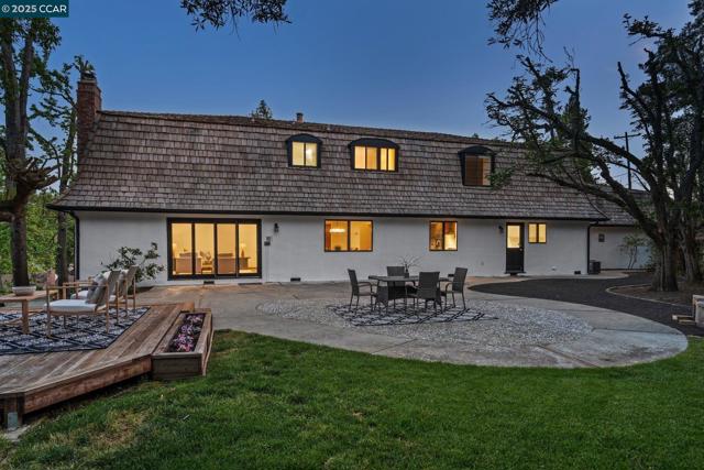 3938 Los Arabis Dr, Lafayette CA: https://media.crmls.org/mediaz/bc4c3702-558d-4da4-8df3-d0009235ec1e.jpg
