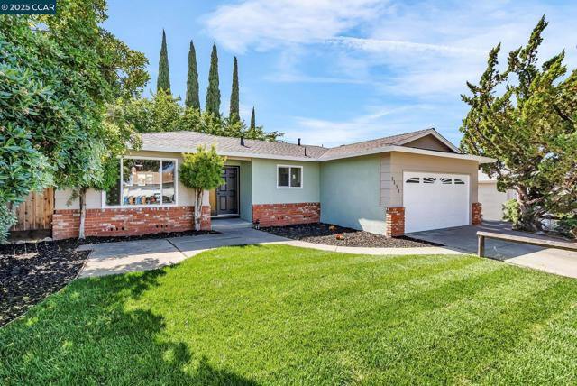 1330 Aster Dr, Antioch CA: https://media.crmls.org/mediaz/bc4c4c06-fda5-467a-95c3-180a7d723681.jpg