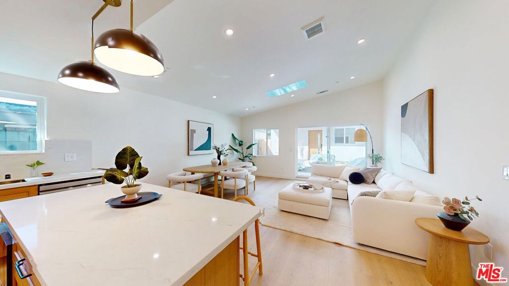 6441 Satsuma Avenue #1