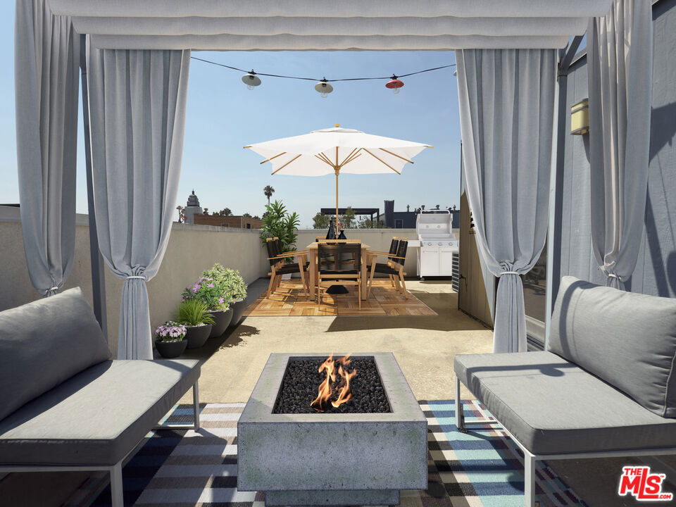 5633 Observation Lane