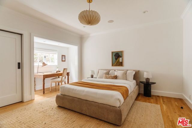 226 N Arden Boulevard, Los Angeles CA: https://media.crmls.org/mediaz/bc4ca616-4d2f-4a3f-ab99-f69b24b5c80c.jpg