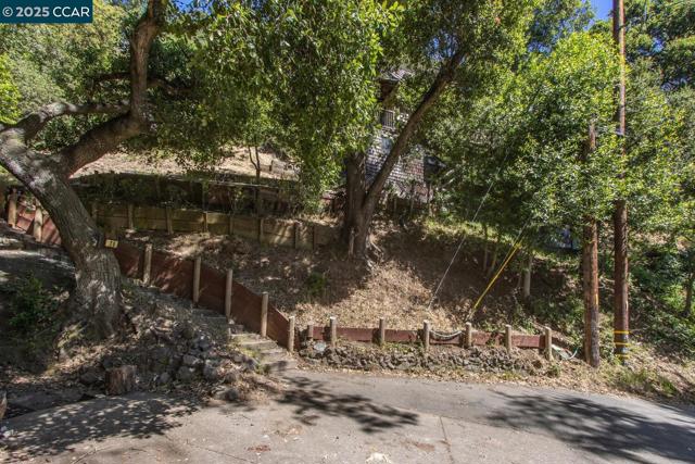 37 La Madronal, Orinda CA: https://media.crmls.org/mediaz/bc4ccca2-c85c-4634-a198-958ad086e52d.jpg